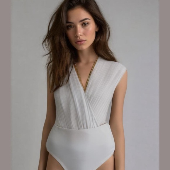 Zara White V-Neck Ribbed Short Sleeve Blogger Bodysuit Women’s Size Medium - Picture 1 of 7